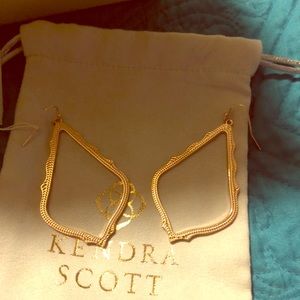 NWT Kendra Scott Rose Gold Sophee Drop Earrings